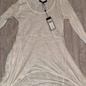 BCBGMaxAzria Cream Long Sleeve Women's Tee